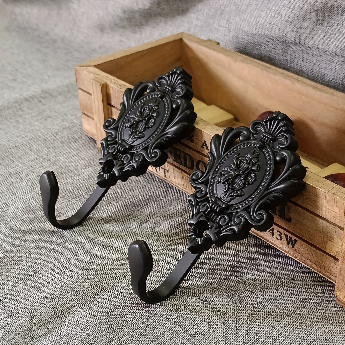 2pcs Retro Light Luxury Hook, Wall Mounted Metal Rustproof Hanger