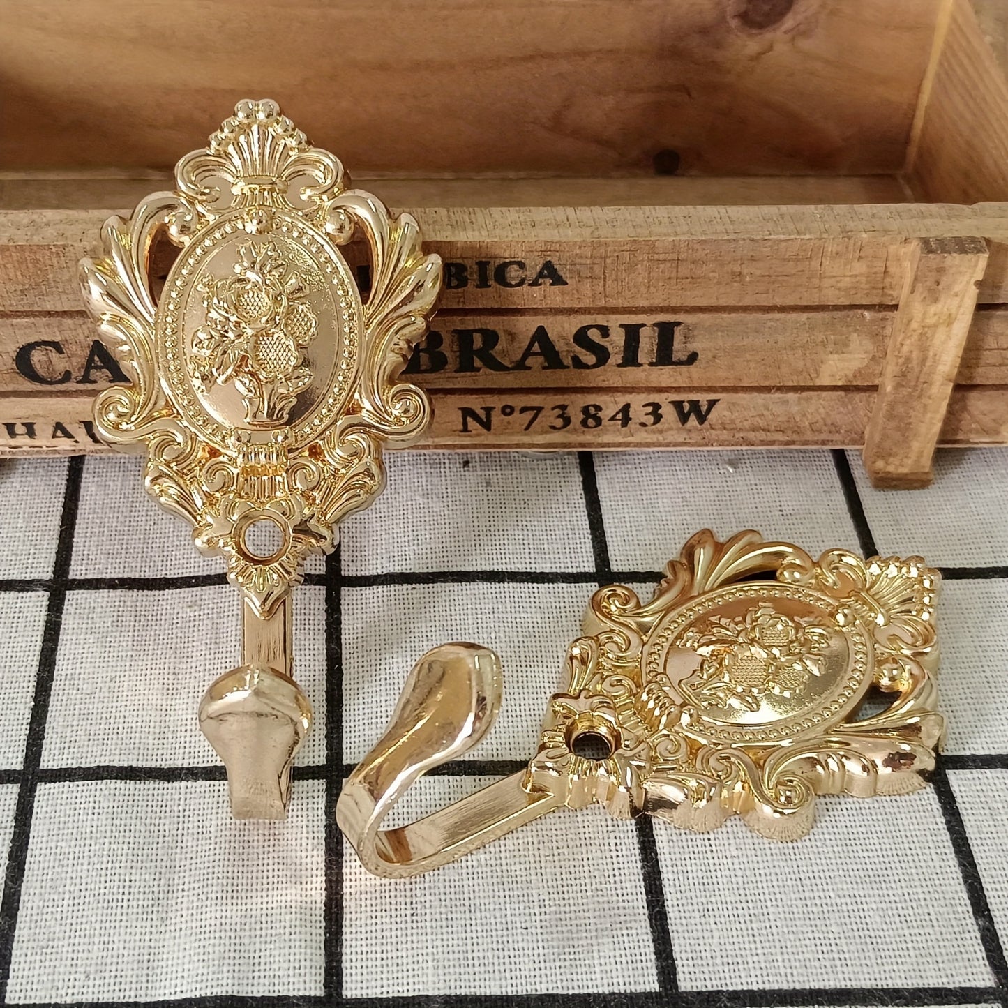2pcs Retro Light Luxury Hook, Wall Mounted Metal Rustproof Hanger
