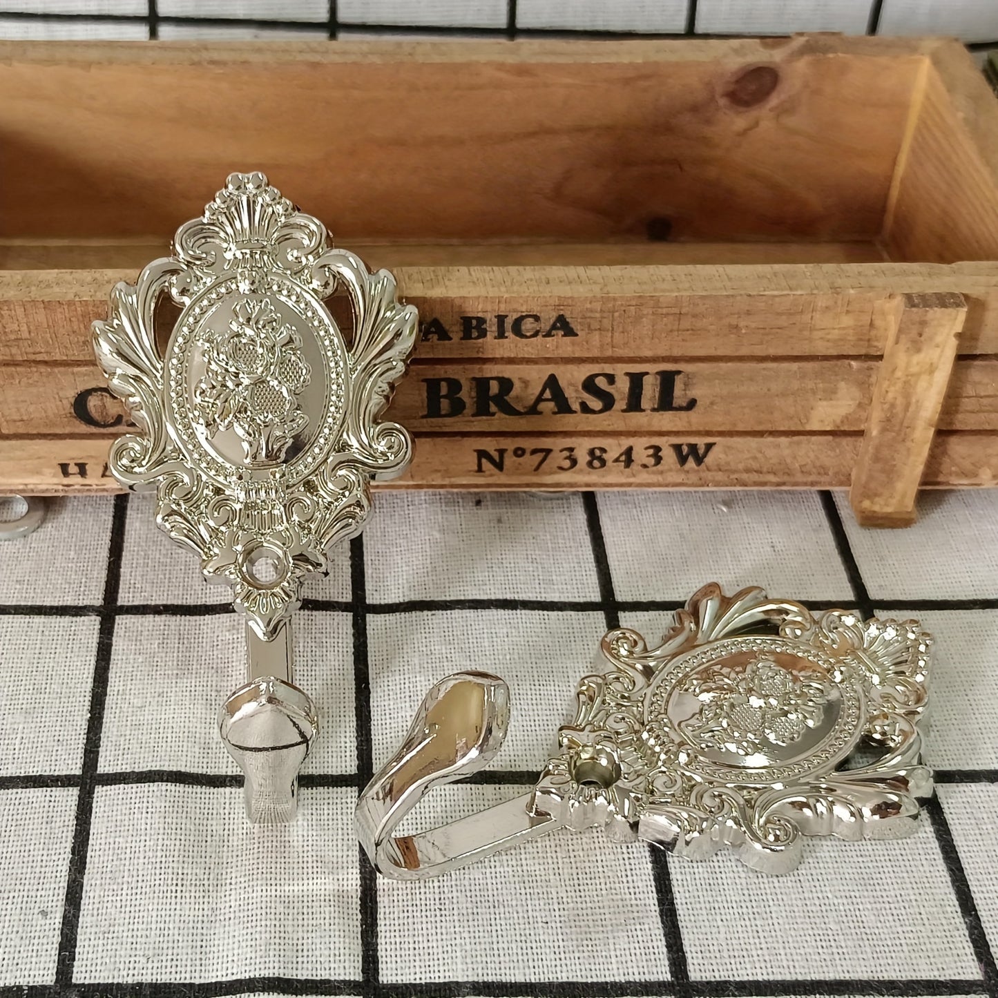 2pcs Retro Light Luxury Hook, Wall Mounted Metal Rustproof Hanger